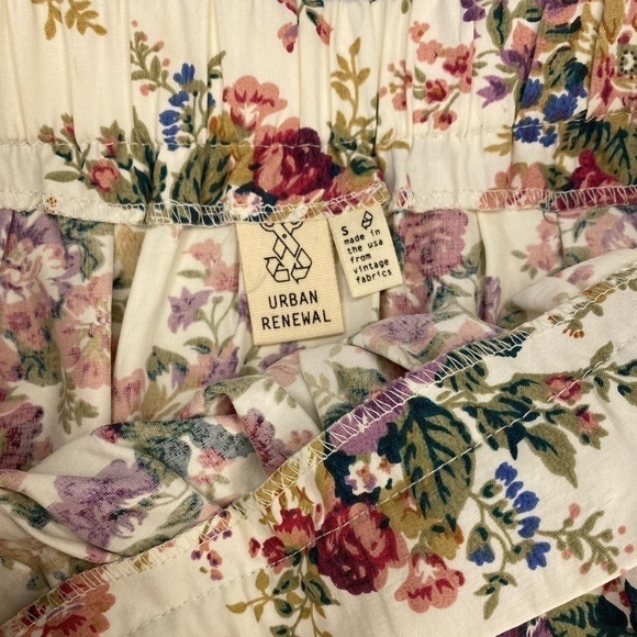 URBAN RENEWAL FLORAL SKIRT SIZE SMALL - Picture 2 of 5